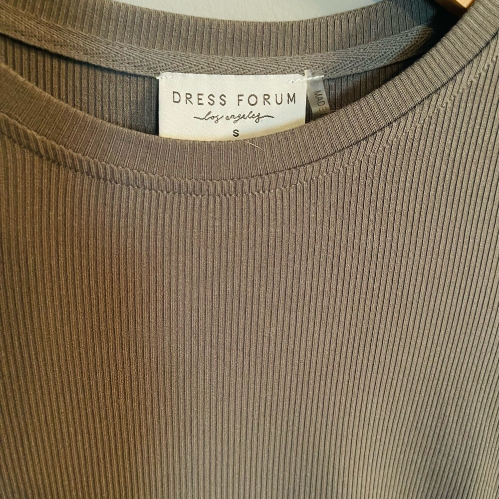 Dress Forum Ribbed Tie-Side Crop Top - Picture 3 of 3